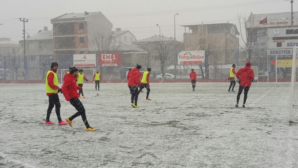 Dersimspor  Maçı Hazırlıklarına Kar Altında Başlandı