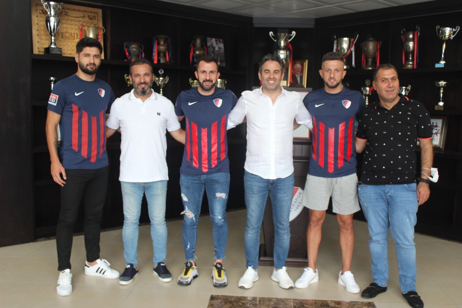 Yeni transferler için imza töreni yapıldı