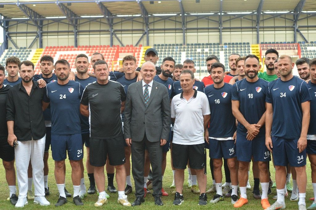 Düzce Belediye Başkanı Dr. Faruk Özlü, Şıralık Spor Kampusunu ziyaret etti. 