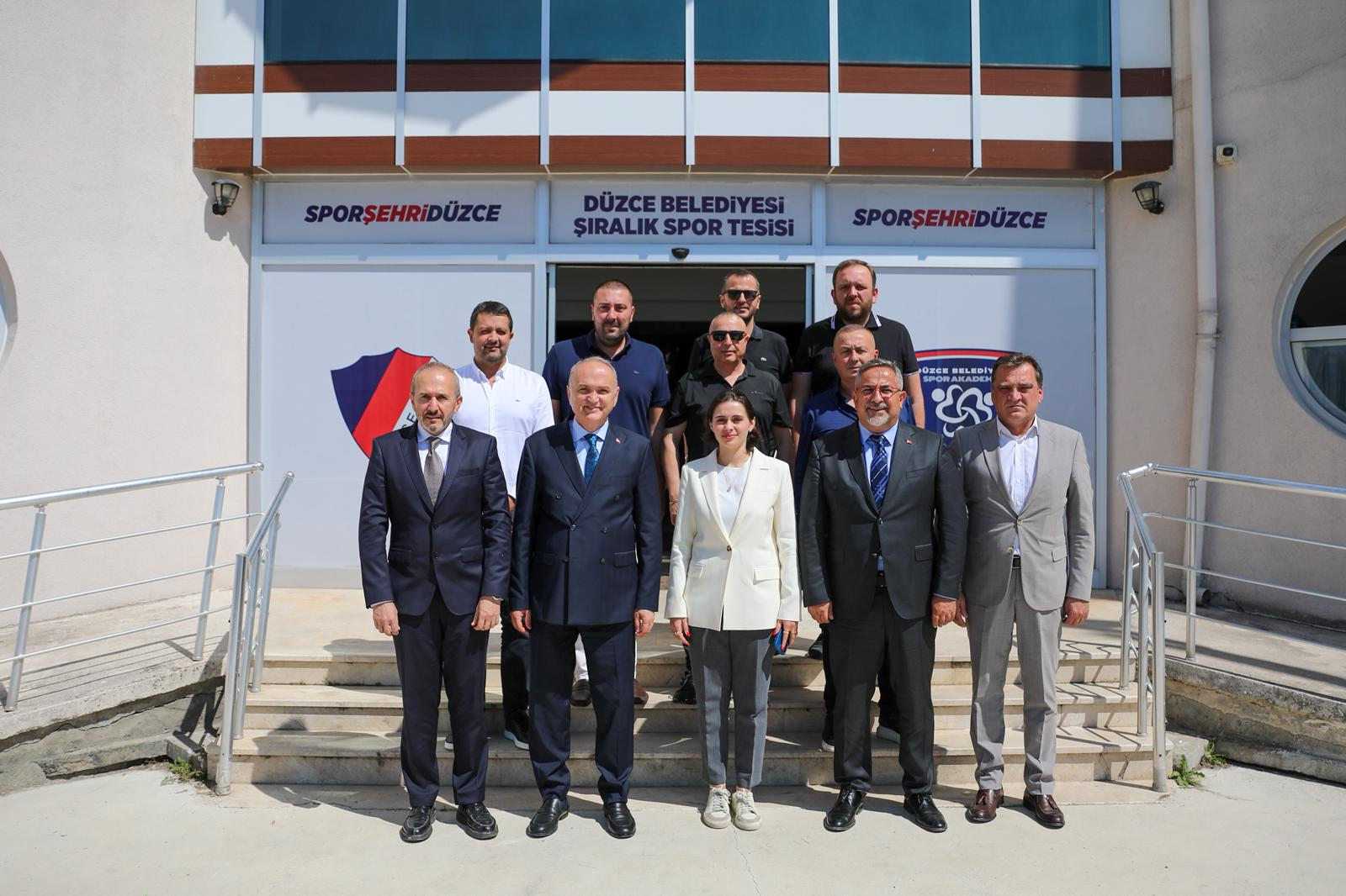 PEKİNTAŞ DÜZCESPOR’A SPONSOR OLDU
